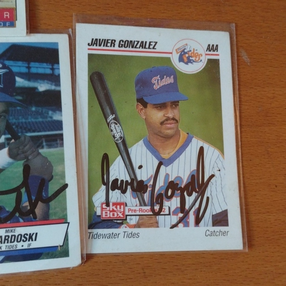 Autographed Rookie BB CARDS - Picture 4 of 5